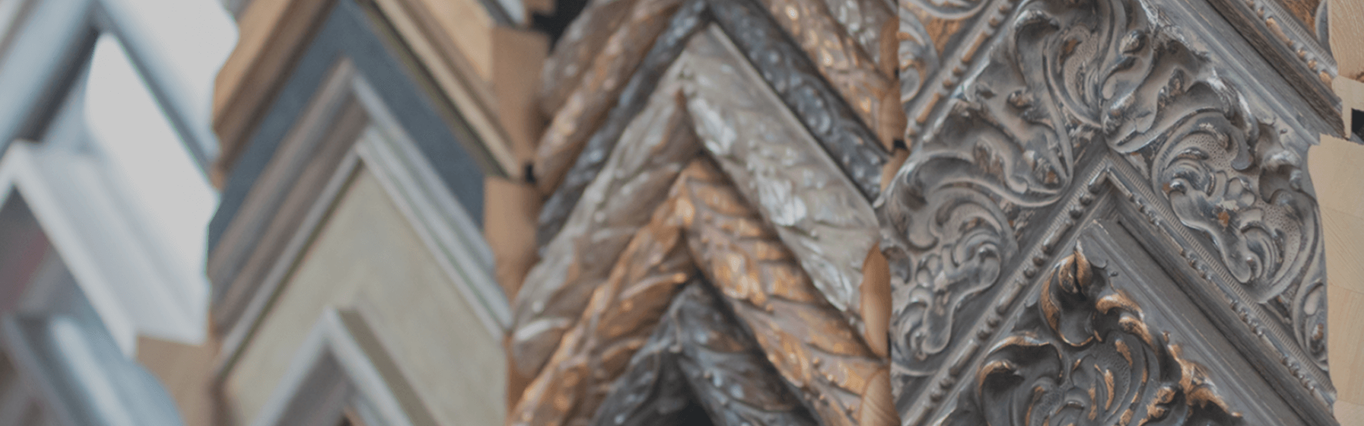 英科再生PS裝飾線條可作為踢腳線、頂角線、腰線，用于建筑裝飾，具有防水、防蟲(chóng)蛀、無(wú)甲醛和易安裝等優(yōu)勢(shì)